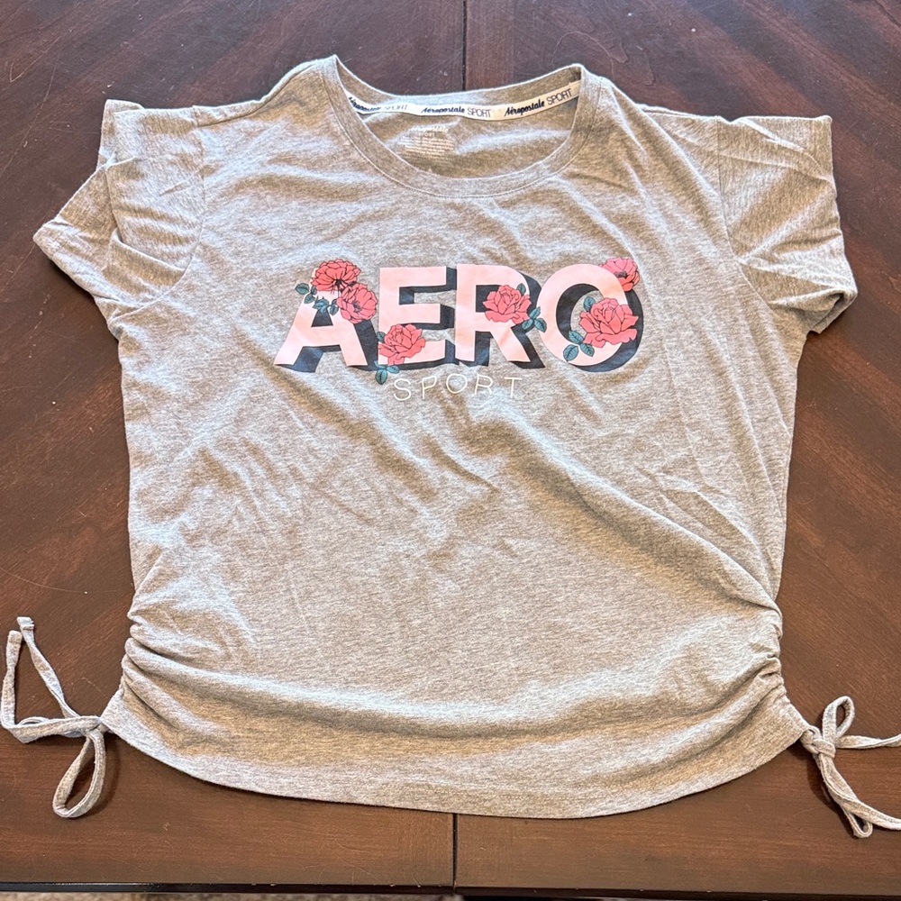 Aeropostale Gray Floral Graphic Tee